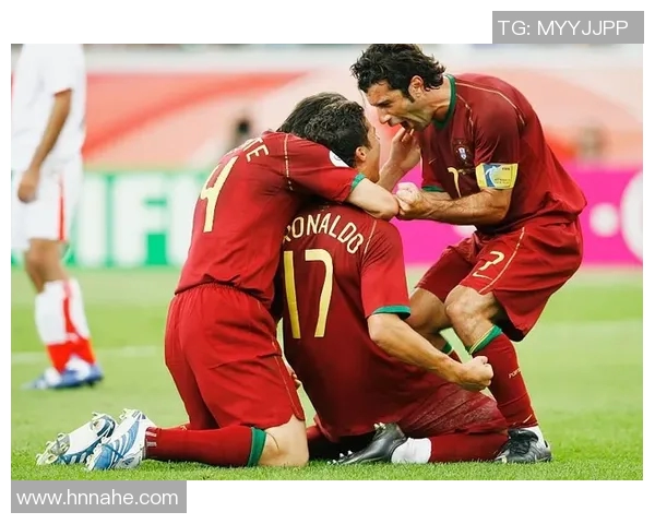 足球巨星的荣耀征程：从青涩到巅峰的冠军之路